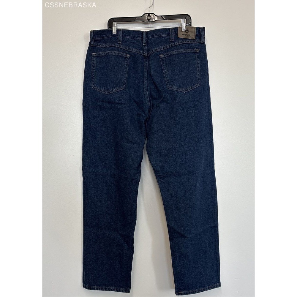 Wrangler Blue relaxed-fit denim jeans. - Size 40x32 - Picture 5 of 9